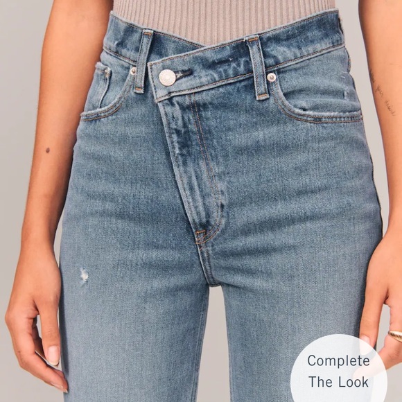 Abercrombie & Fitch 90’s Straight Ultra High Rise Denim - Picture 3 of 5